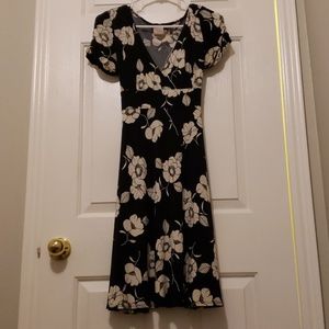 Short sleeved A-Line black and white dress